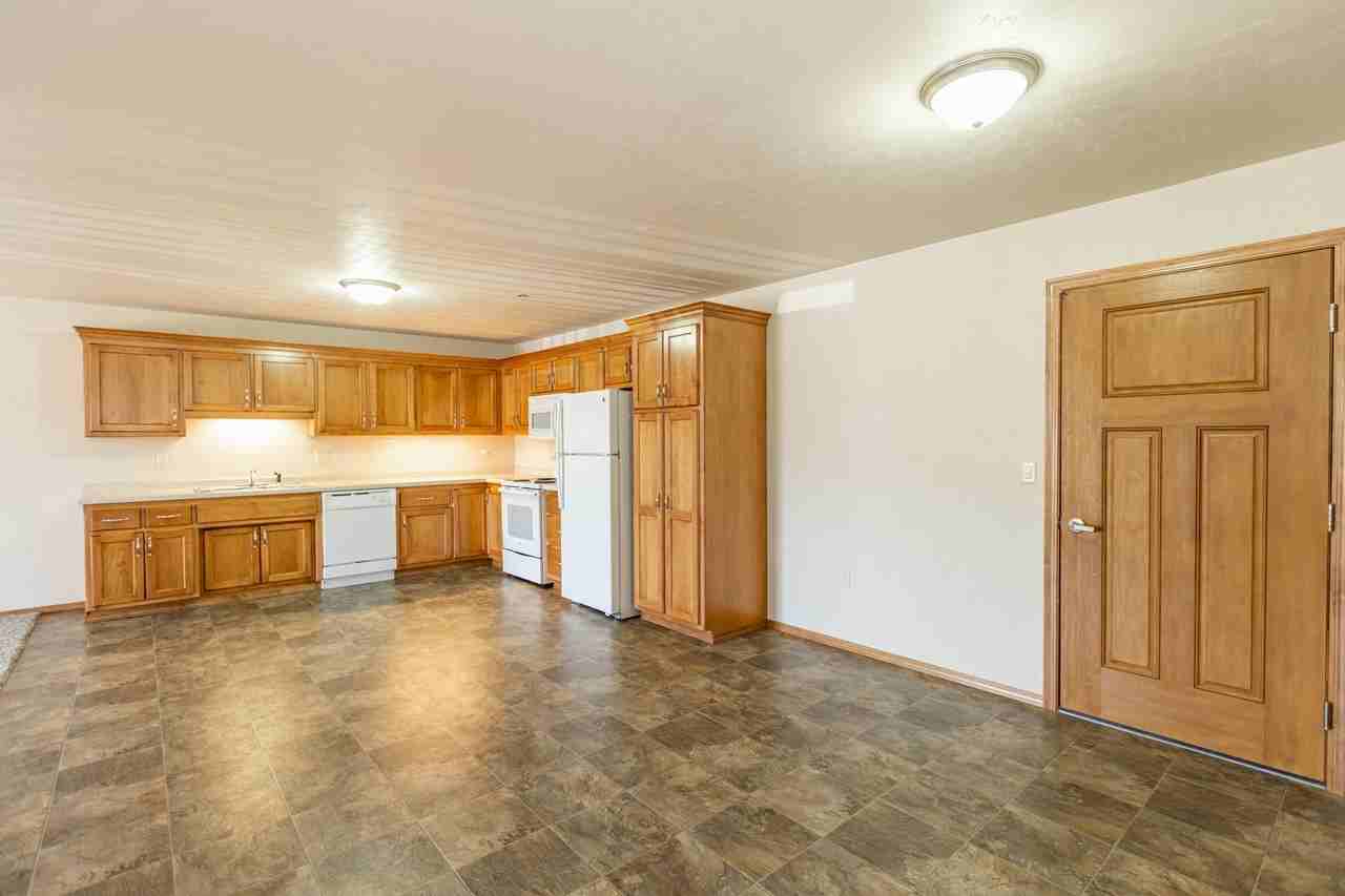 3415 Hilltop Way - Photo 3 of 18