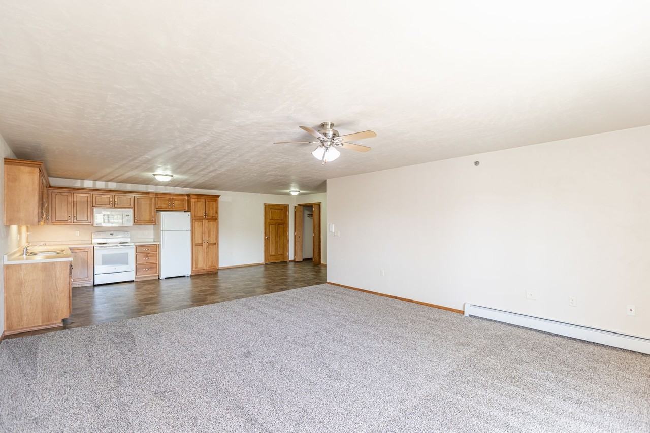 3415 Hilltop Way - Photo 5 of 18