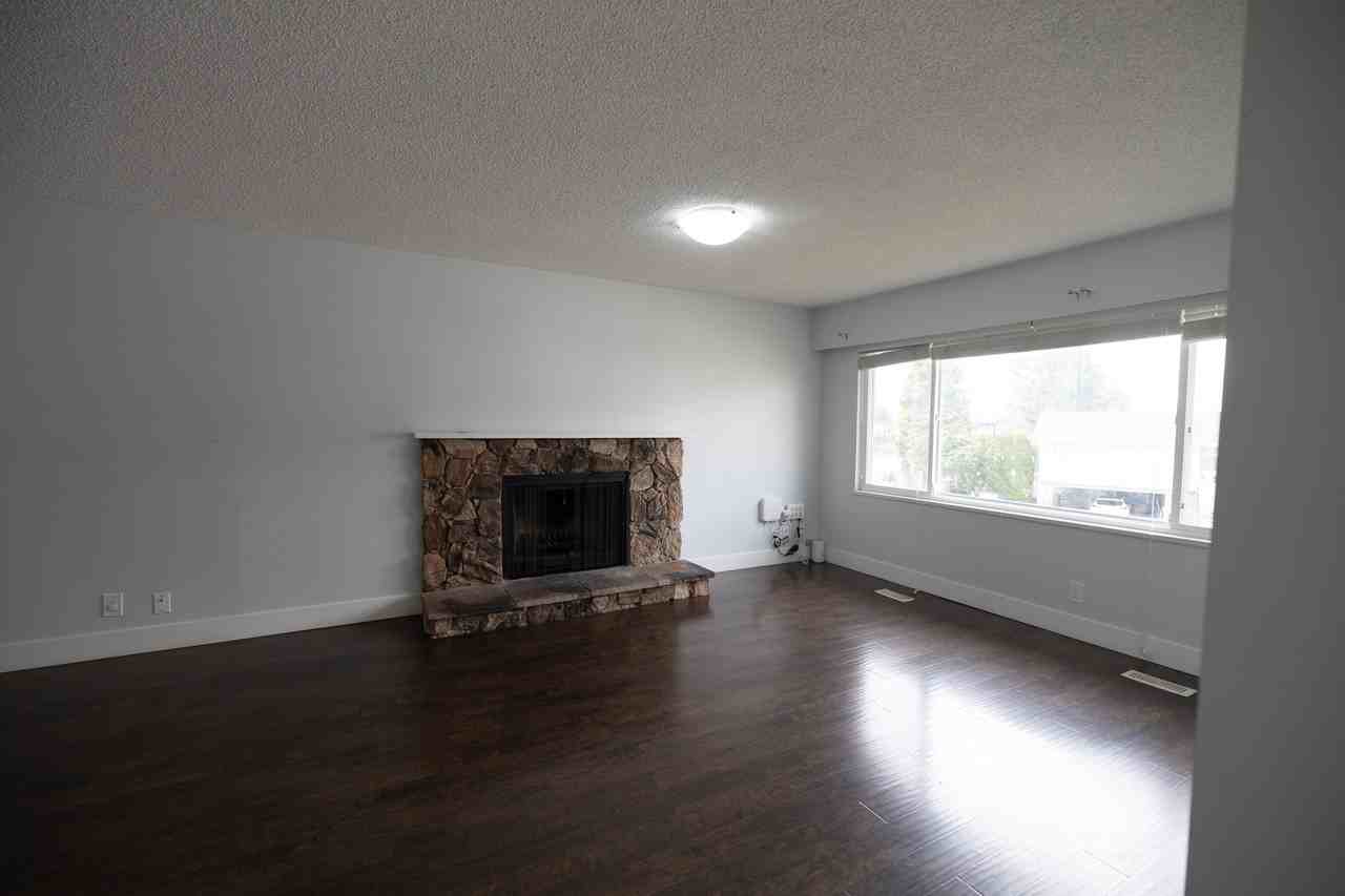 8306 111B Street - Photo 4 of 11
