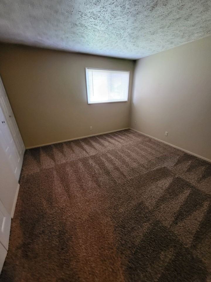 SHADOW RIDGE APARTMENTS - Photo 7 of 11