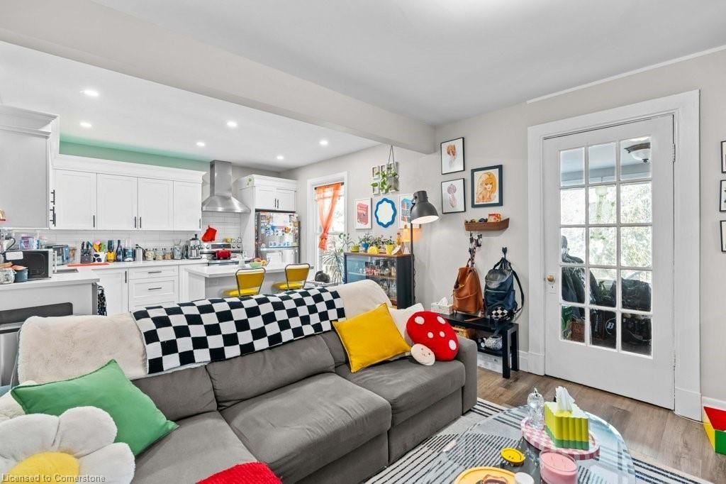 20 Holton Avenue South - Photo 3 of 10