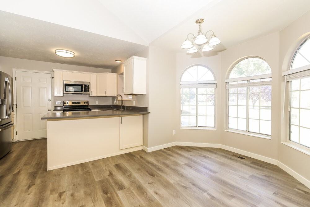 9358 S Sweet Meadow Ln - Photo 5 of 16