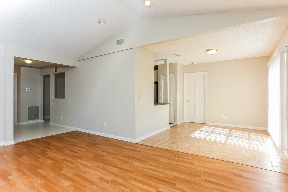 3731 Nw 114th Ave - Photo 4 of 16