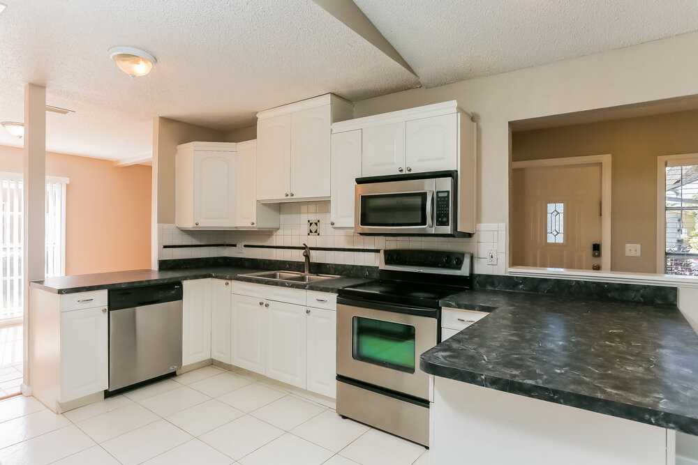 3731 Nw 114th Ave - Photo 7 of 16