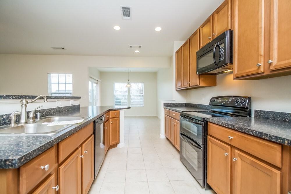 2017 Kingston Pl - Photo 7 of 15