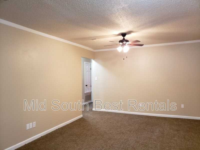 43 Compass Point St - Photo 2 of 7