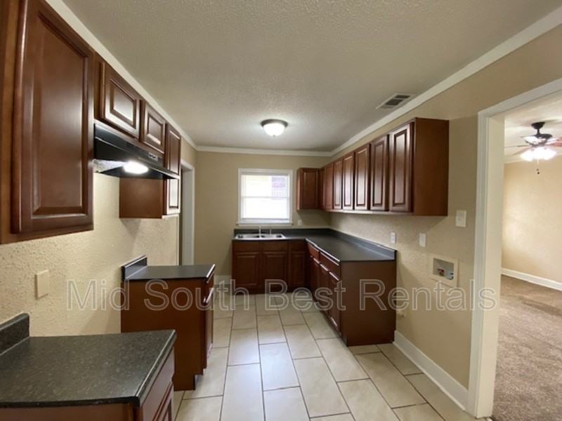 1809 Netherwood Ave - Photo 3 of 8