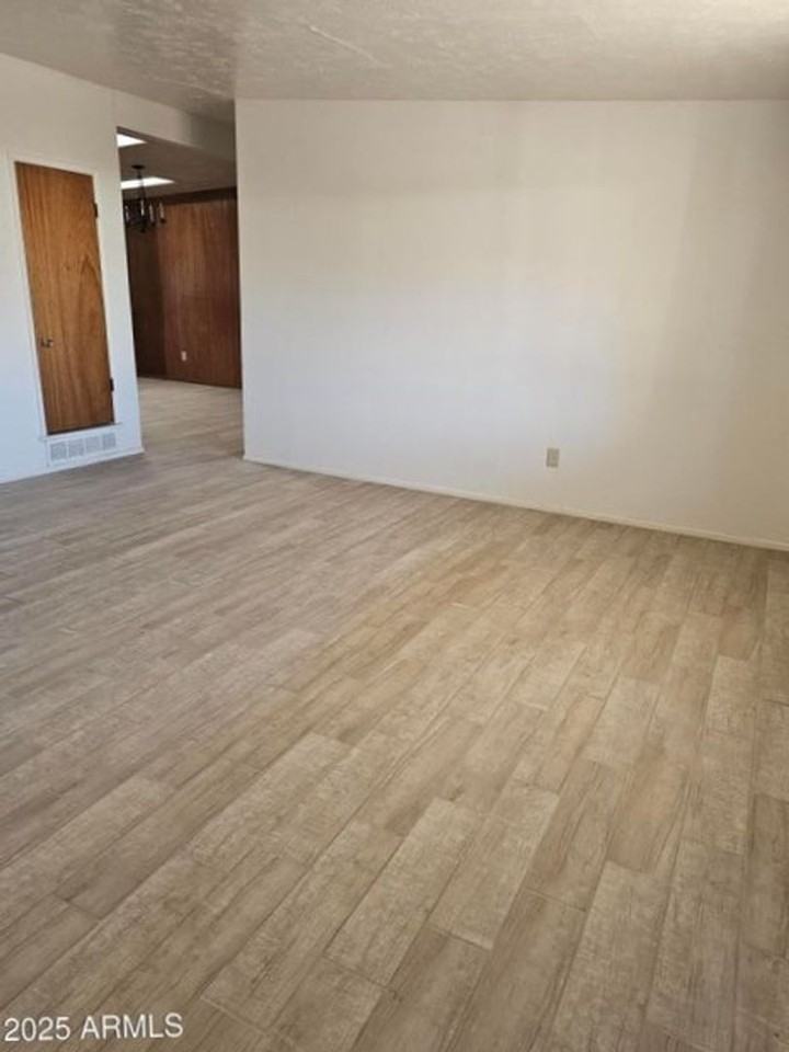 1417 Cushman Dr - Photo 2 of 9