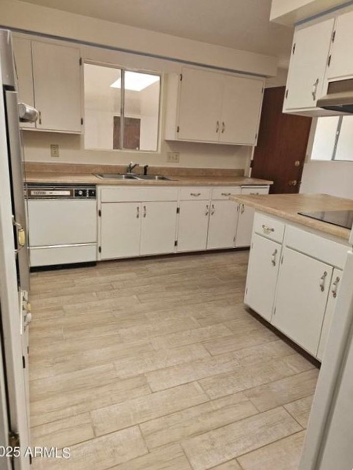 1417 Cushman Dr - Photo 3 of 9