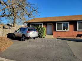 702 Sw Isham St #B - Photo 1 of 1