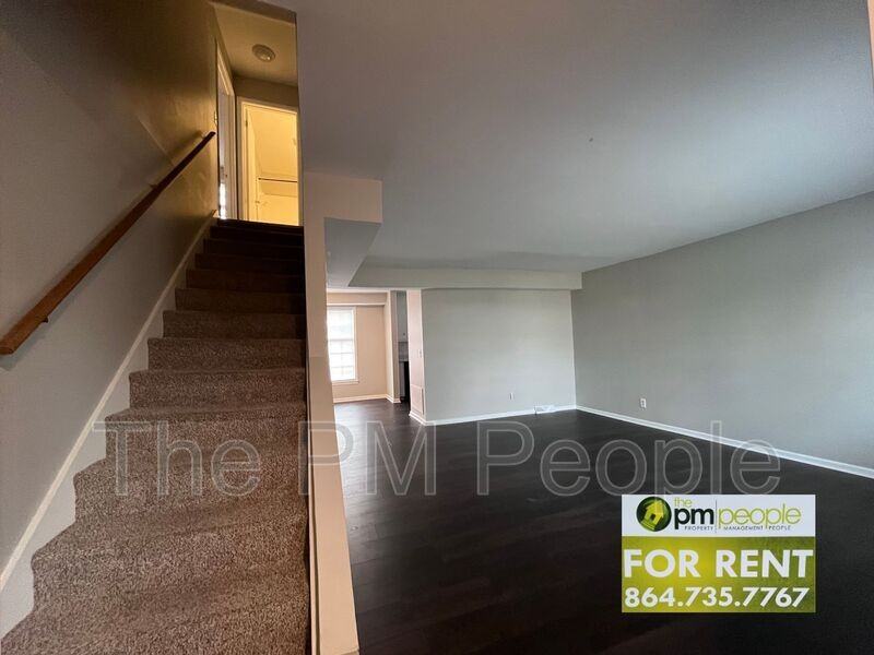 102 Wexford Dr - Photo 3 of 14