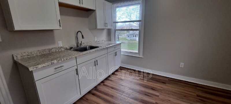 9878 Canterbury Rd #3 - Photo 4 of 11