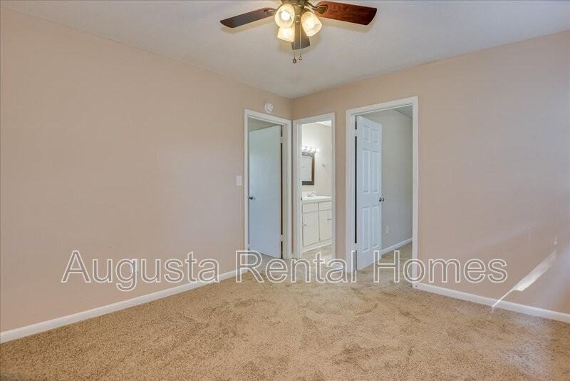 404C Verdery Dr - Photo 3 of 16