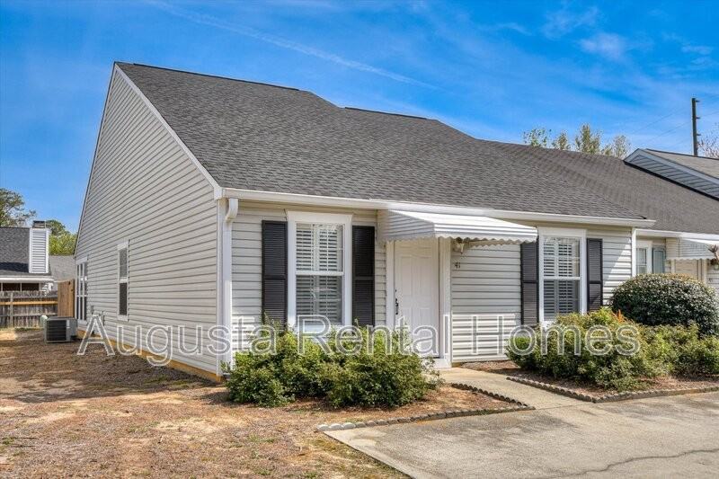 41 Innisbrook Dr - Photo 3 of 34