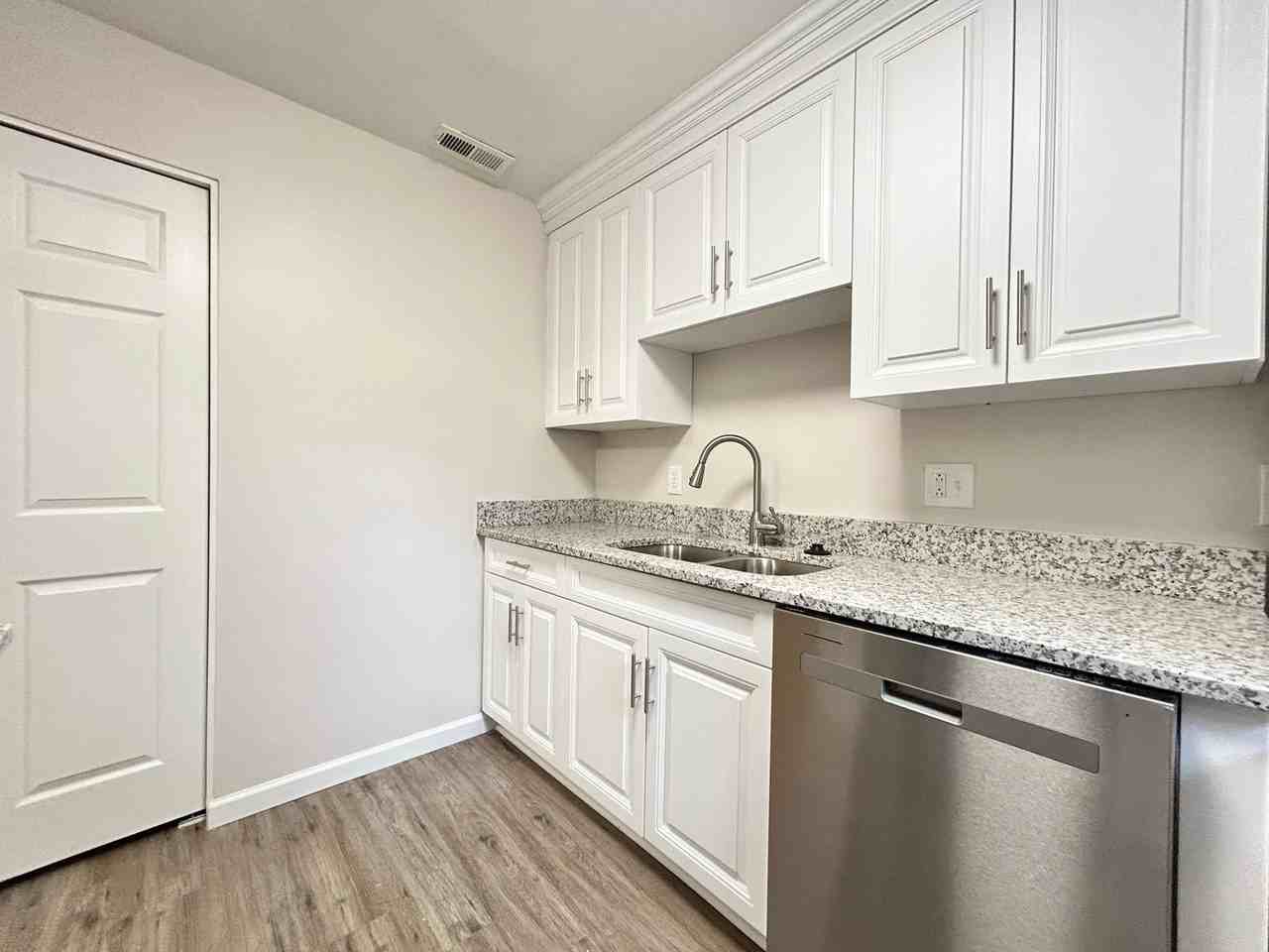 3556 Chester St - Photo 5 of 15