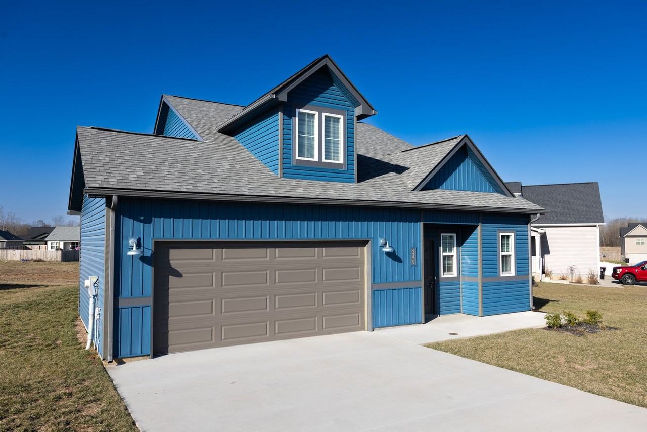 240 Donegal Dr - Photo 4 of 38