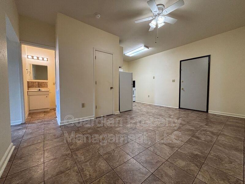 116 E 3rd St #A - Photo 4 of 16