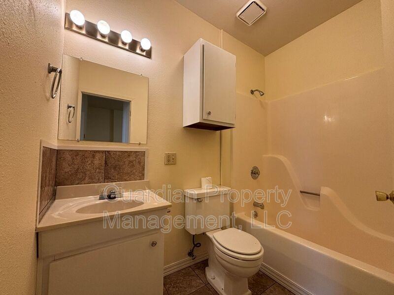 116 E 3rd St #A - Photo 5 of 16