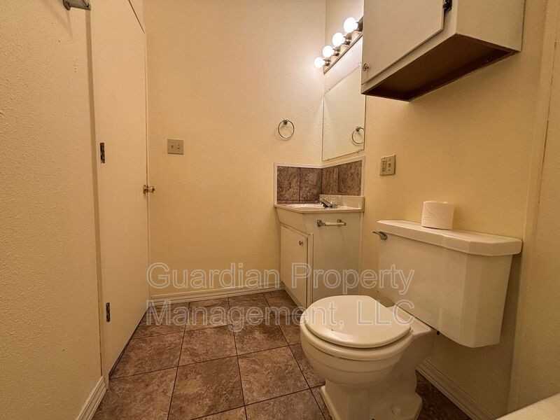 116 E 3rd St #A - Photo 7 of 16