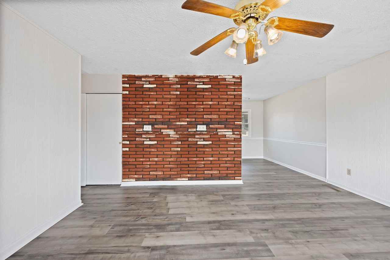 4645 Clayton Dr - Photo 6 of 34