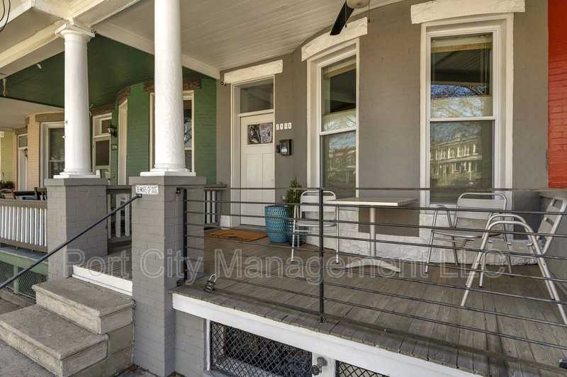 2938 Huntingdon Ave - Photo 3 of 18