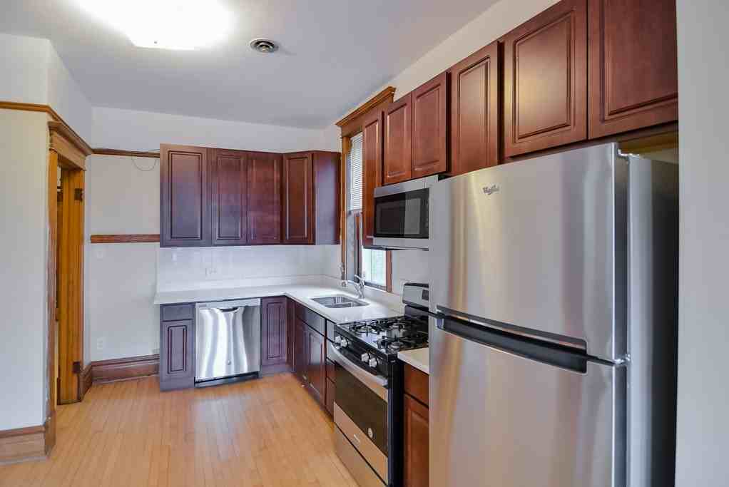 2231 W Walton St #2 - Photo 3 of 20