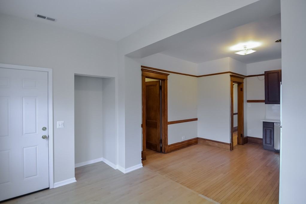 2231 W Walton St #2 - Photo 6 of 20