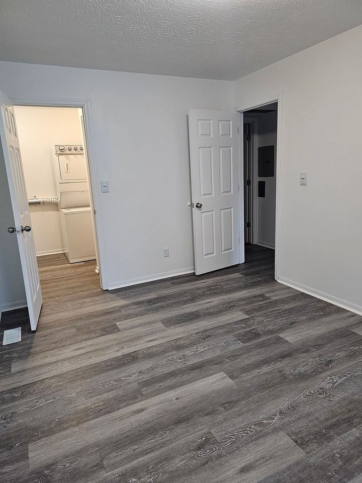 Center Street Apartments - Photo 5 of 30