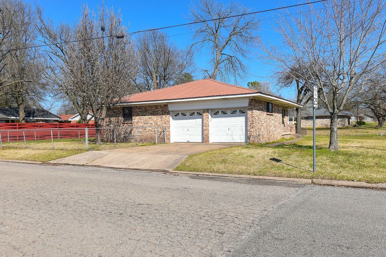 1806 Culver St - Photo 2 of 48