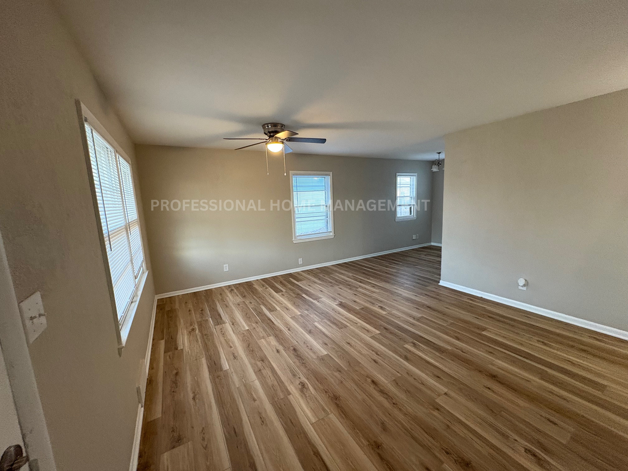 800 W 47th St S - Photo 5 of 11