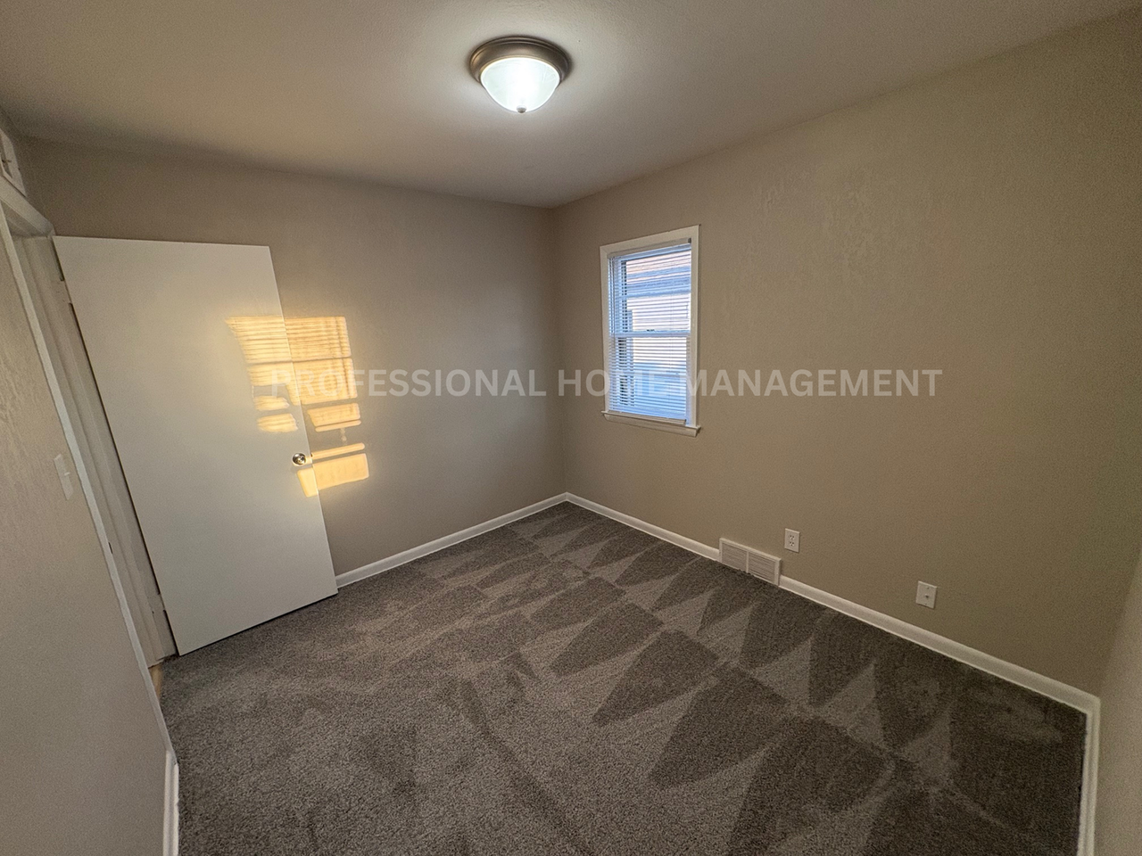 800 W 47th St S - Photo 7 of 11