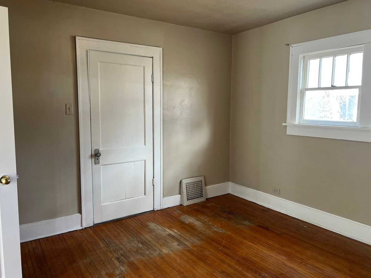 2436 Tippecanoe St - Photo 3 of 5