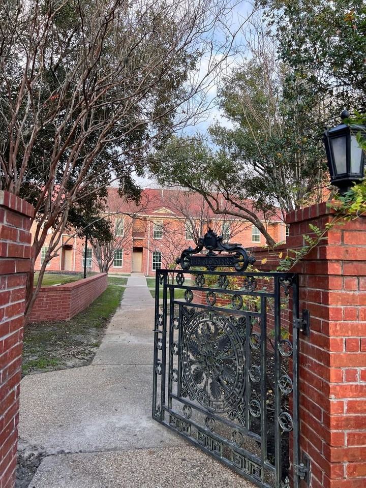 1544 Bennett St - Photo 2 of 25