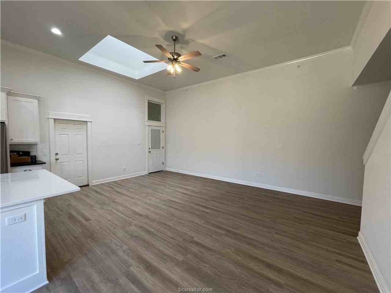 1544 Bennett St - Photo 7 of 25