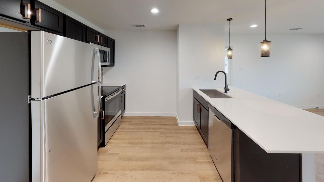 Live Oak Manor - Photo 2 of 12