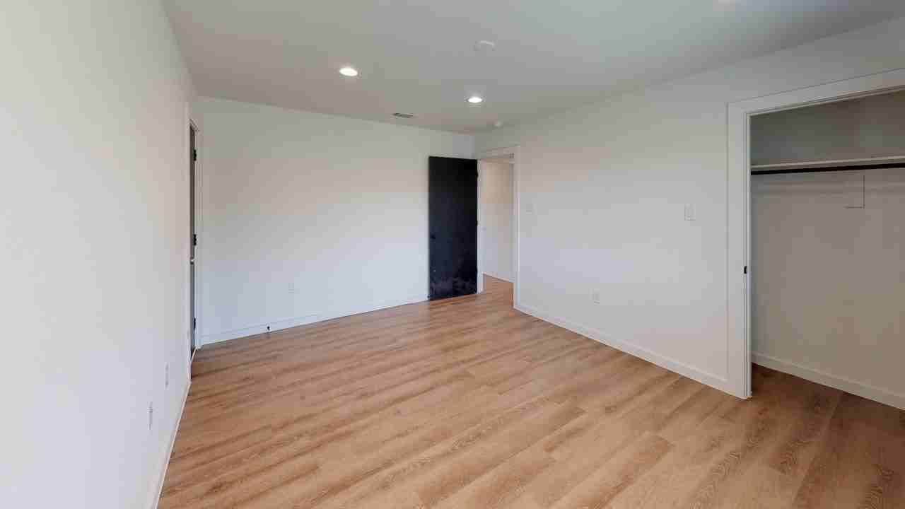 Live Oak Manor - Photo 7 of 12