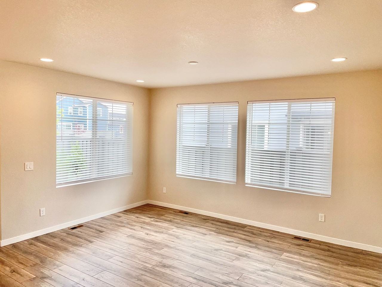 5829 Spring Breeze Dr - Photo 4 of 32
