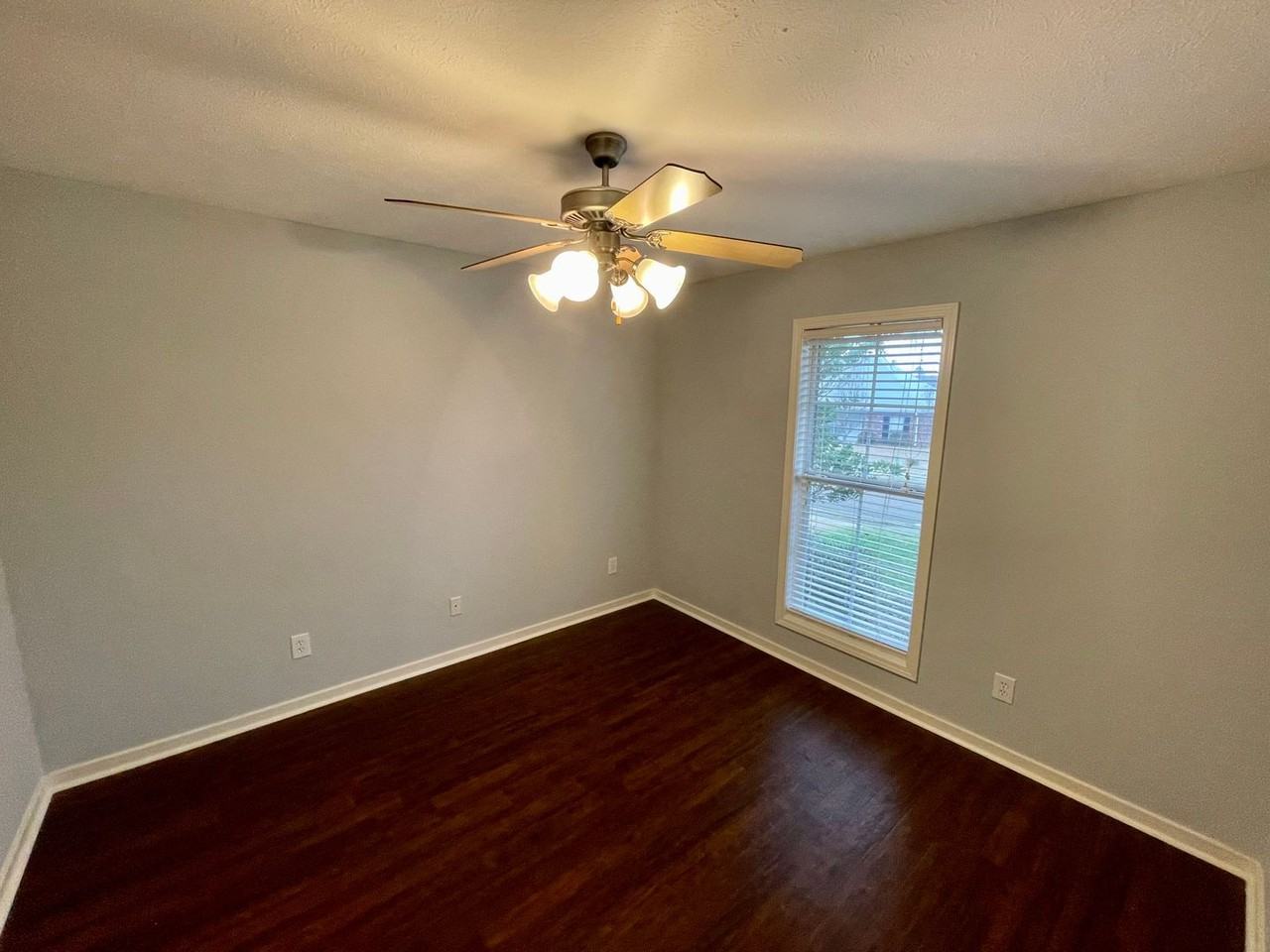 119 Ashton Dr - Photo 4 of 11