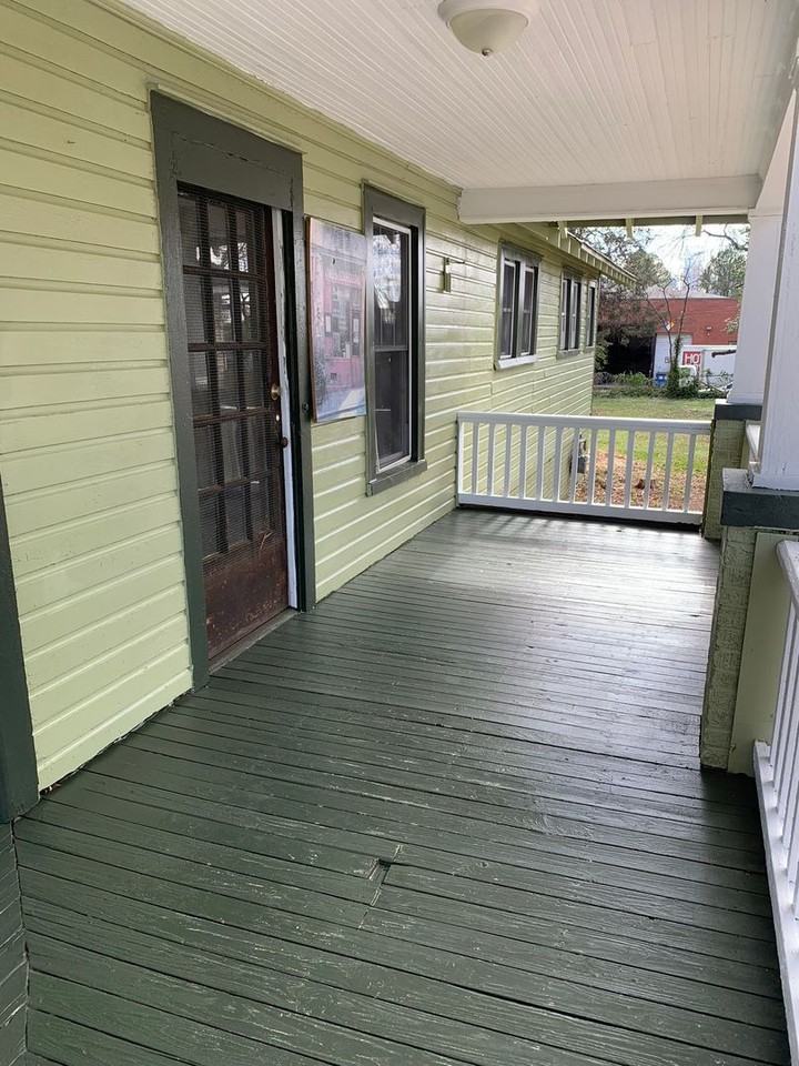 1021 Ambassador St - Photo 2 of 20