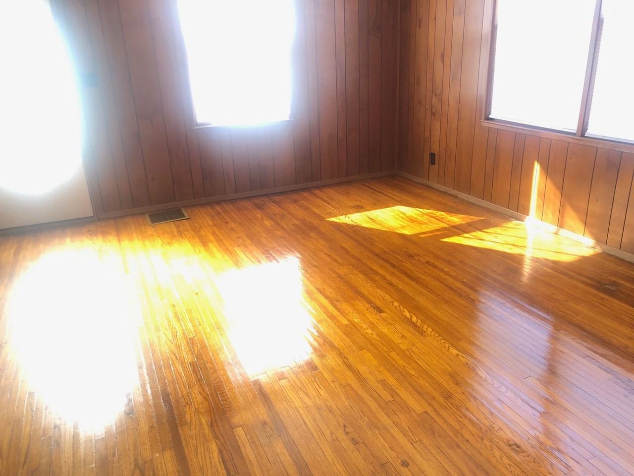 1910 S Morris Ave - Photo 4 of 10