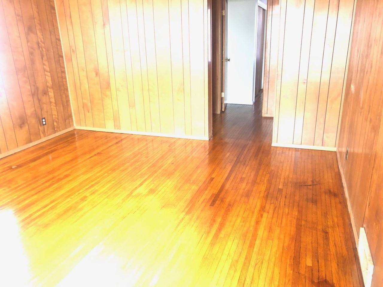 1910 S Morris Ave - Photo 5 of 10