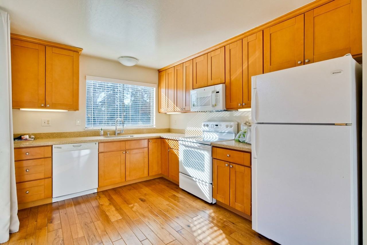 2040 W Middlefield Rd - Photo 5 of 24