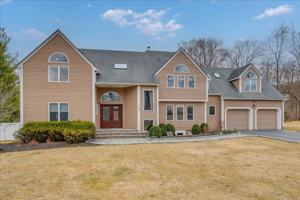 featured image of 745 Iris Ct