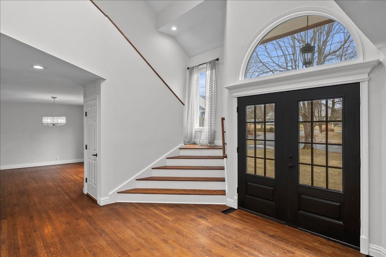 745 Iris Ct - Photo 3 of 40