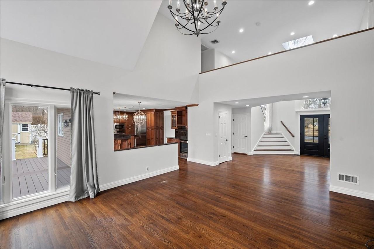 745 Iris Ct - Photo 6 of 40