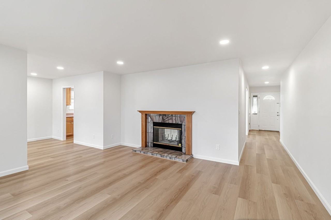 1077 Timbercrest Dr - Photo 3 of 38