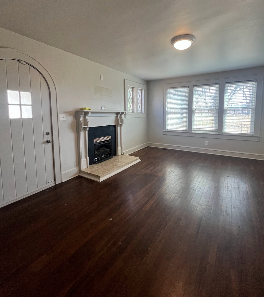 114 Apple Valley Rd - Photo 2 of 18