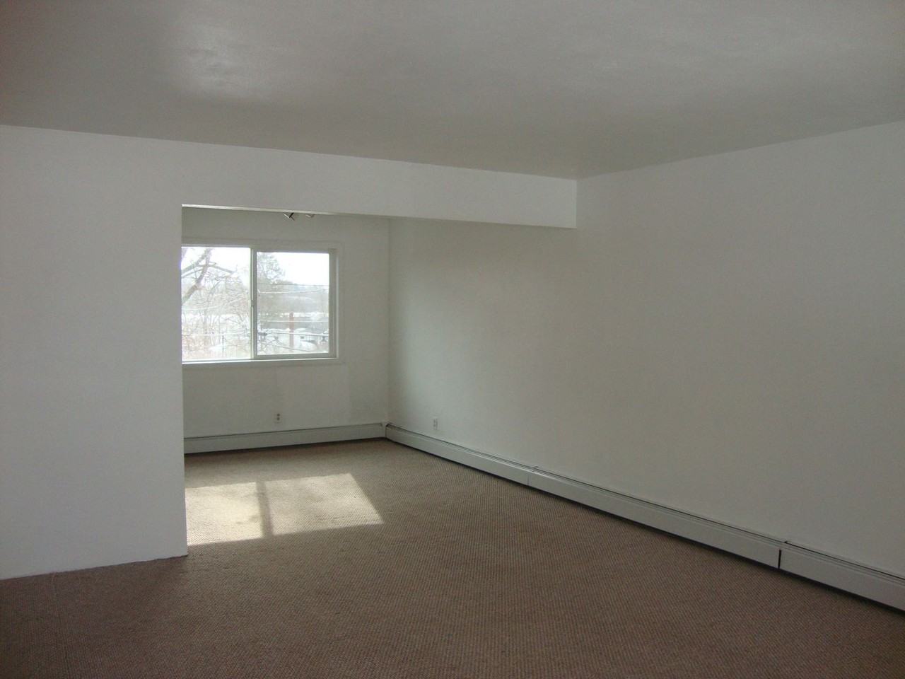 18 N. Broadway St. - Photo 3 of 5