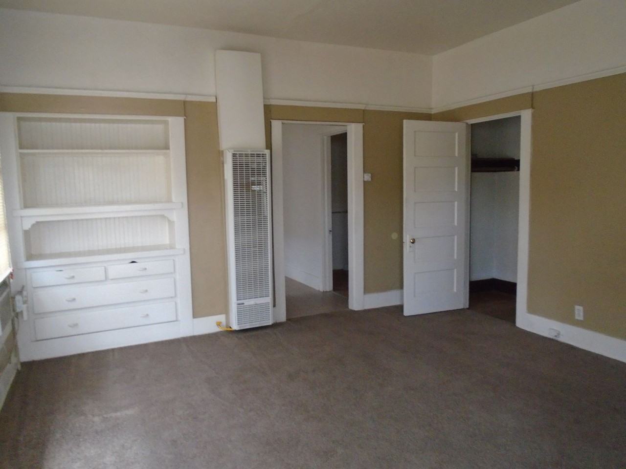 1027 H St - Photo 2 of 5