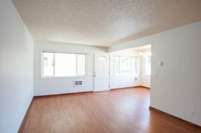 1028 Se 29th Ave - Photo 2 of 15
